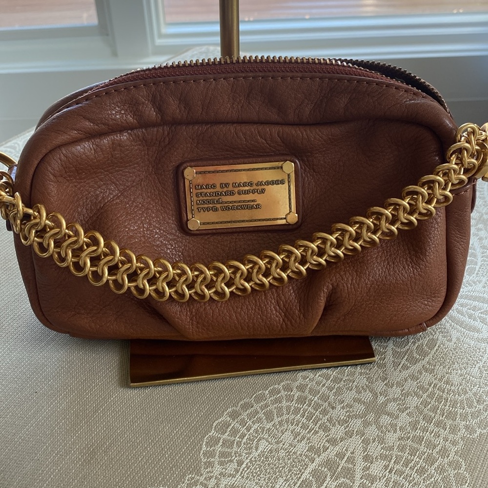 Marc by Marc Jacobs. Brown leather! Gold metal handle.